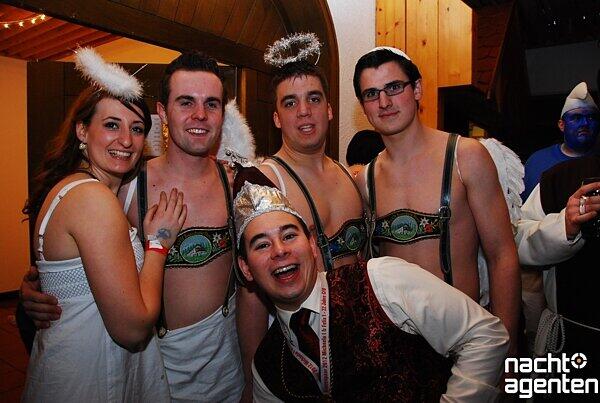 So heiß war der Fasching 2012 in den Münchner Clubs. Die Partybilder...