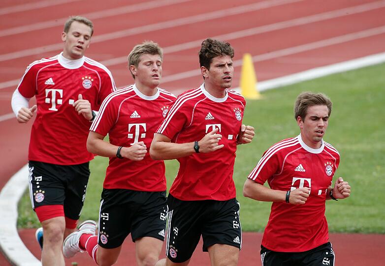 Einen Tag nach dem ersten Training unter Pep Guardiola müssen Bayern-Spieler zum Laktattest ran: Erst schwitzen, dann pieksen - die Bilder aus dem Olympiastadion