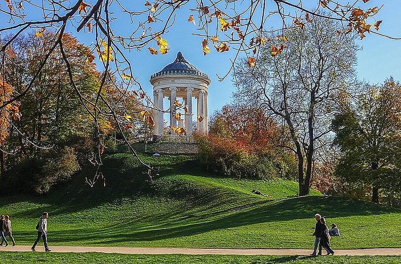 Statt Jogging: Der Englische Garten bietet viele tolle Walking-Routen.