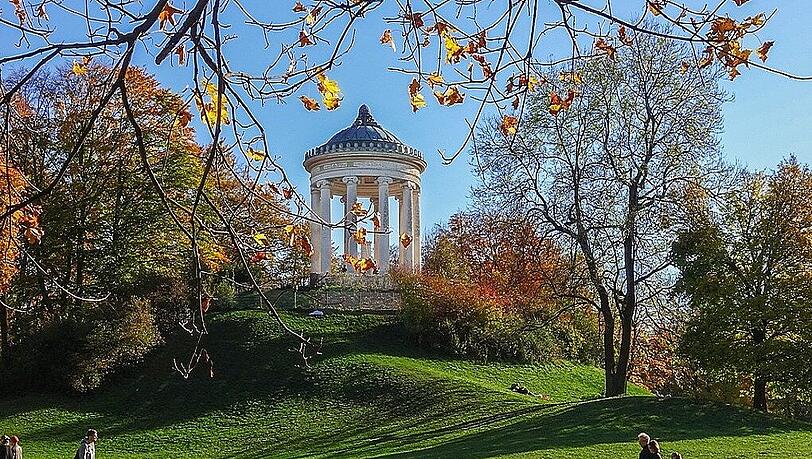 Statt Jogging: Der Englische Garten bietet viele tolle Walking-Routen. Statt Jogging: Der Englische Garten bietet viele tolle Walking-Routen.