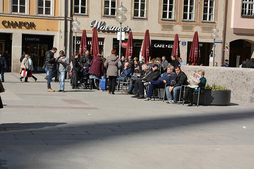Die neuen Bänke für die Fußgängerzone.