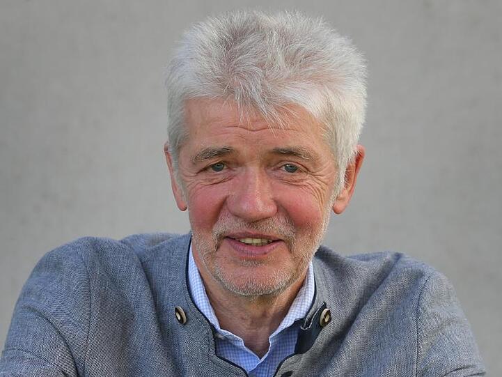 Franz Steinle, DSV Präsident steht bei der Einkleidung des Deutschen Skiverbandes vor der Kamera. Foto: Karl-Josef Hildenbrand/dpa/Archivbild