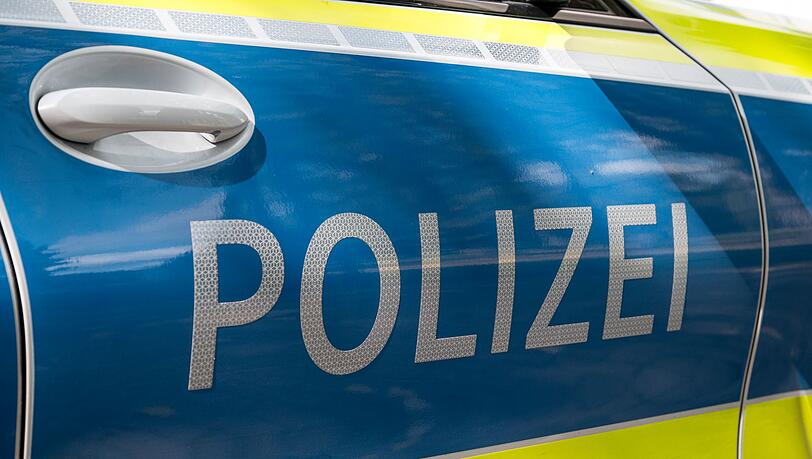 Die Polizei sucht nach Zeugen, die den Abholer des Geldes gesehen haben. (Symbolbild) Die Polizei sucht nach Zeugen, die den Abholer des Geldes gesehen haben. (Symbolbild)