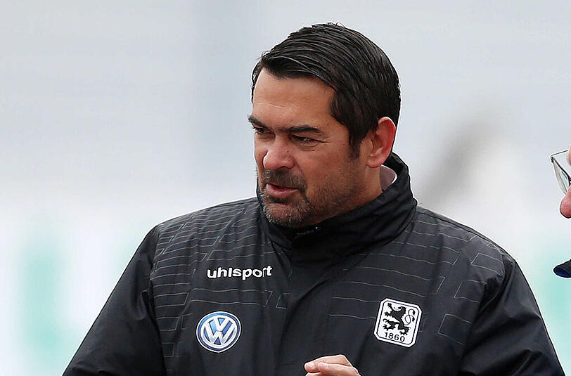 Der Protest-Marsch gegen ihn findet trotz einer Absage per Email statt: 1860-Sportchef Gerhard Poschner.