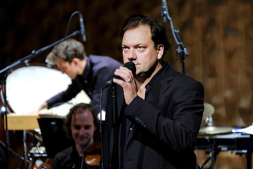 Charlie Hübner.