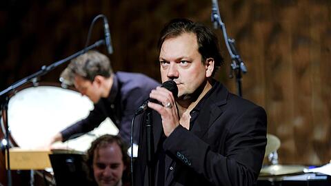 Charlie Hübner.