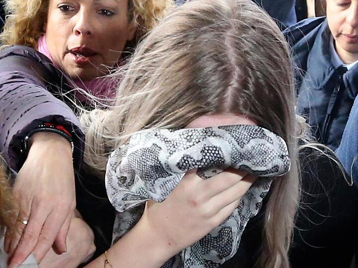 Die 19-jährige Britin trifft vor dem Gericht in Famagusta ein.