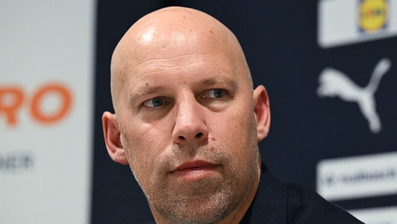 DHB-Sportvorstand Axel Kromer nimmt an einer Pressekonferenz teil.