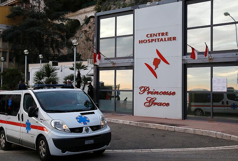 Im Krankenhaus Princesse-Grace von Monaco soll Fürstin Charlene die Zwillinge zur Welt bringen. Journalisten haben sich bereits vor der Klinik aufgestellt.