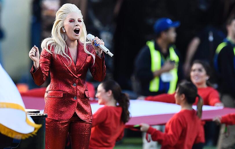 Lady Gaga durfte vor Anpfiff die Nationalhymne der USA singen