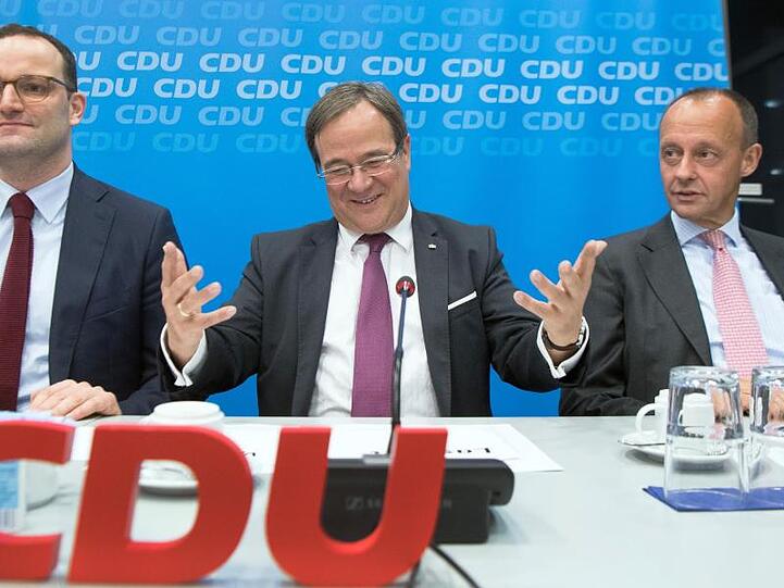 Gesundheitsminister Jens Spahn (l-r), NRW-Ministerpräsident Armin Laschet und Friedrich Merz.