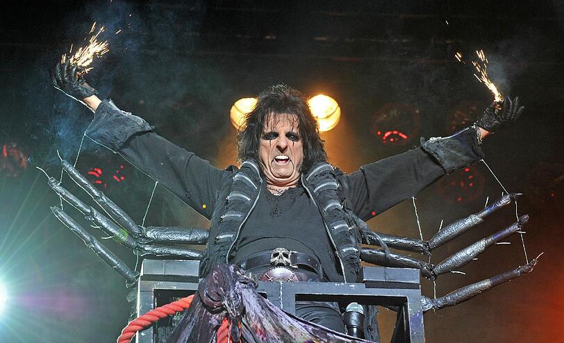 Das einmal im Jahr stattfindene Musikfestival "Zappanale" ist der Musik von Frank Zappa gewidmet. Es treten Zappa-Coverbands oder von dem Komponisten beeinflusste Musiker auf, aber auch bekannte Größen wie Alice Cooper, der dieses Jahr die Zappa-Bühne beehrt. Seit 1990 findet das Festival statt, 2003 wurde die "Zappanale" sogar vom Focus-Magazin im "Sommer Kultur Atlas" mit dem 6. Platz unter 60 Veranstaltungen ausgezeichnet - hier die Bilder.