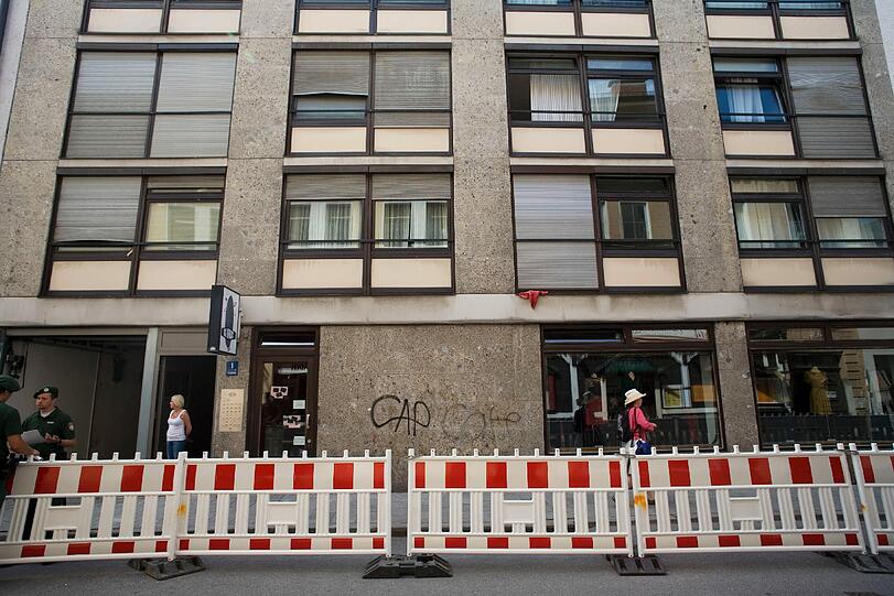 Neue Bilder aus Schwabing: Noch immer sieht es in den Wohnungen aus wie nach einem Anschlag. Die AZ hat sich umgesehen.