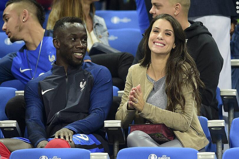 2010 hat Bacary Sagna seine Jugendliebe Ludivine Kadri geheiratet. Der "Manchester City"-Star hat das Supermodel bereits mit 14 Jahren kennengelernt, zusammengekommen sind sie aber erst nach drei Jahren.
