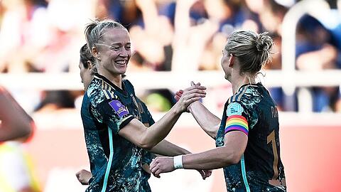Lea Schüller (l) traf beim Sieg der DFB-Frauen in Polen doppelt.
