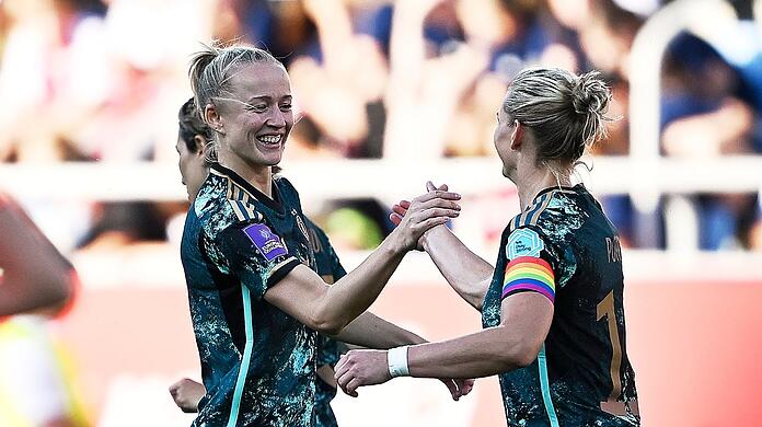 Lea Schüller (l) traf beim Sieg der DFB-Frauen in Polen doppelt.