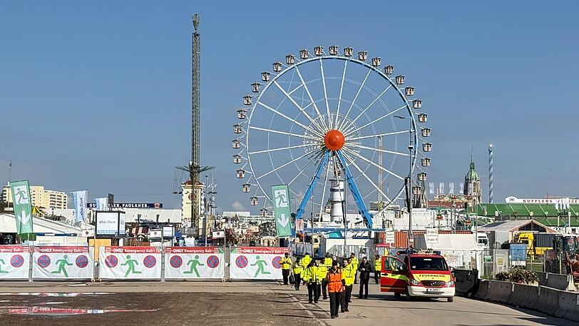 Das Oktoberfest bleibt bis mindestens 17.00 Uhr geschlossen.