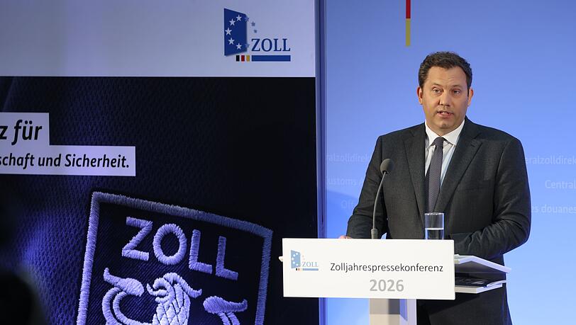 Bundesfinanzminister Klingbeil auf dem Flughafen Leipzig/Halle. Der deutsche Zoll soll gestärkt werden. Bundesfinanzminister Klingbeil auf dem Flughafen Leipzig/Halle. Der deutsche Zoll soll gestärkt werden.