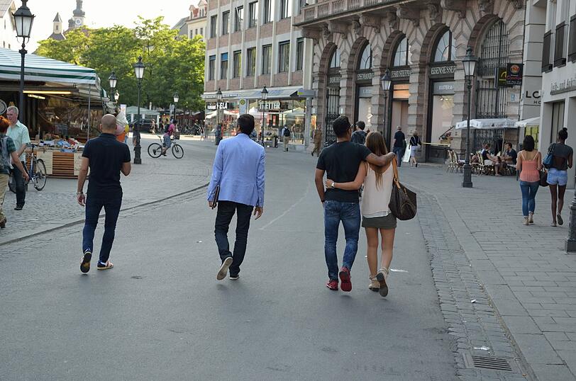 Alcantara beim FC Bayern: Thiago: Hier bummelt er mit Julia durch München - FC Bayern - Abendzeitung München