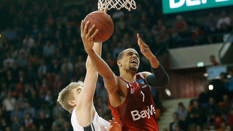 Würde gerne länger in München bleiben: Bayern-Basketballer Alex King (rechts).