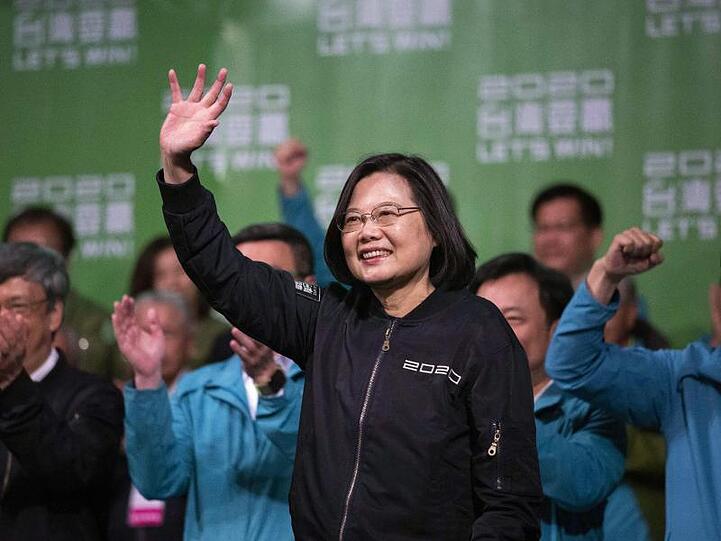Mit einem klaren Sieg für die chinakritische Präsidentin Tsai Ing-wen haben die Taiwaner der kommunistischen Führung in Peking eine Abfuhr erteilt.