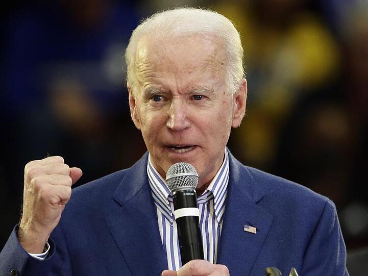Bei der wichtigen Vorwahl im Rennen um die US-Präsidentschaftskandidatur der Demokraten im Bundesstaat South Carolina sagen TV-Sender einen Sieg für Ex-Vizepräsident Joe Biden voraus.