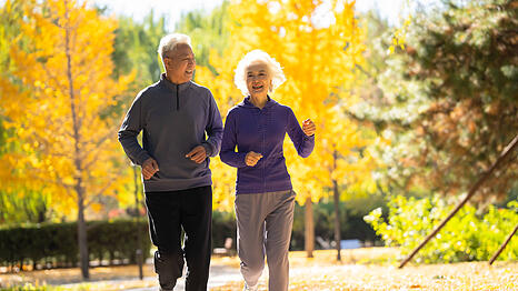 Die kalte Jahreszeit bringt oft auch eine hartnäckige Erkältung mit sich. Mit ein paar einfachen Tipps kann man das Immunsystem stärken und sich rundum wohler fühlen.