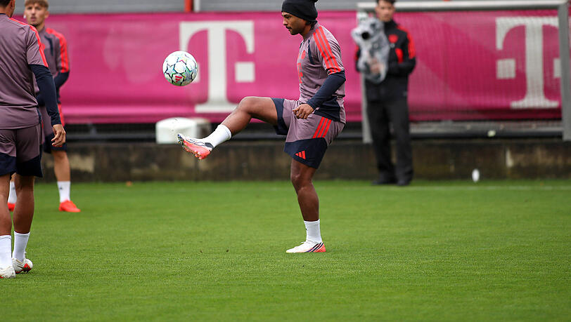 Greift mit M&uuml;tze wieder an: Gnabry.