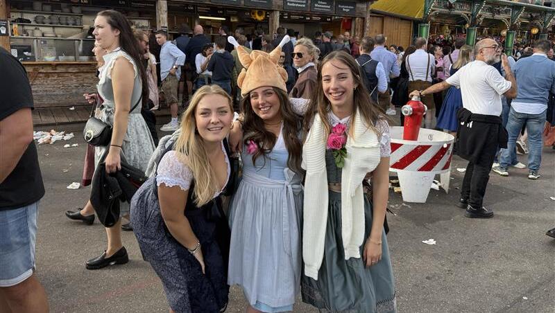 Aus Landsberg am Lech sind Sarah, Paula und Yasmin angereist.