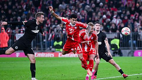 Luis Diaz (2.v.l.) trifft zum 2:1. Luis Diaz (2.v.l.) trifft zum 2:1.