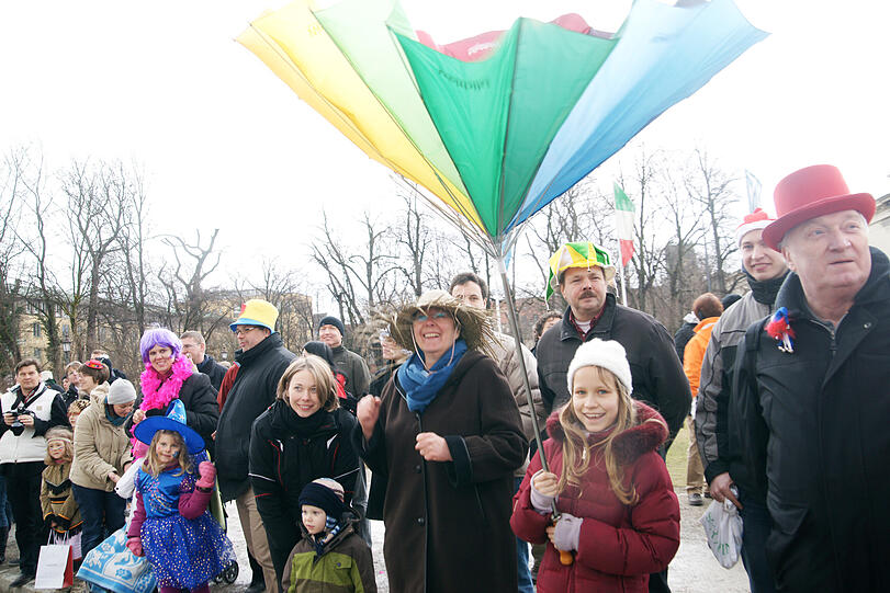 Die Münchner Faschingsumzüge am Königs- und Odeonsplatz.