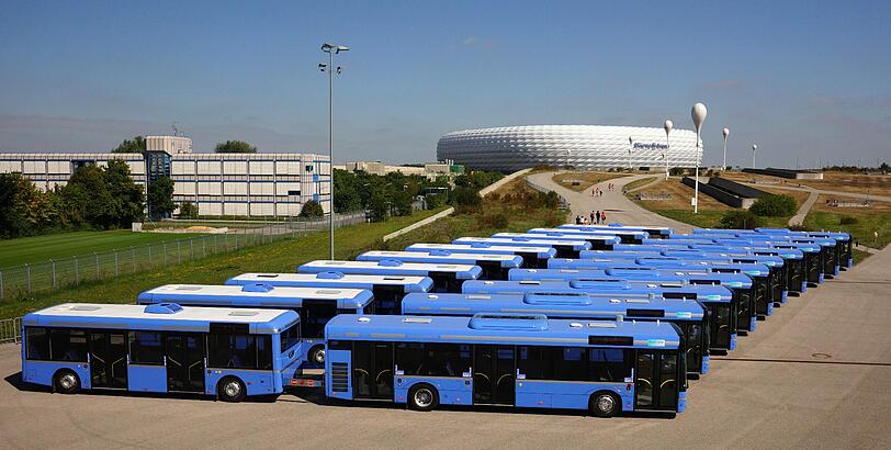 Präsentation der neuen MVG-Bus-Züge am Dienstag an der Münchner Allianz Arena.