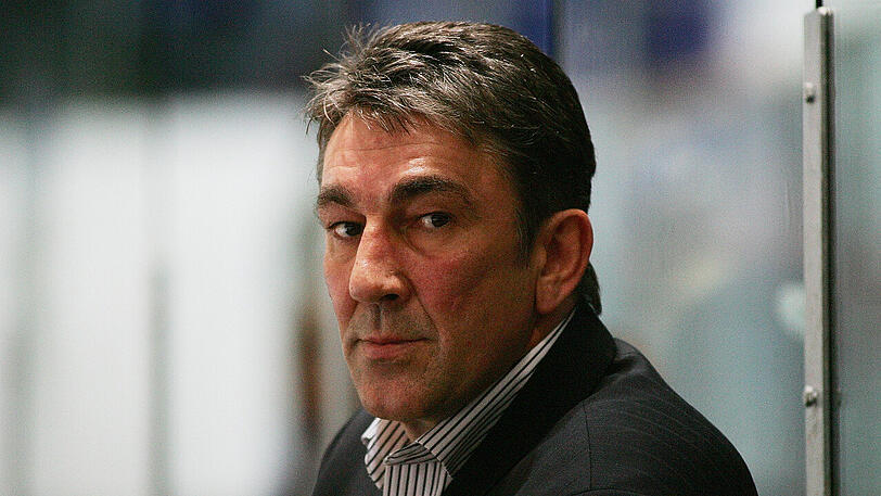 Dieter Hegen ist eine deutsche Eishockeylegende.