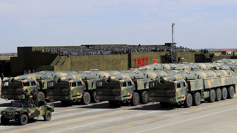 Militärparade der chinesischen Volksbefreiungsarmee auf der Zhurihe Trainings-Basis nordwestlich von Peking.