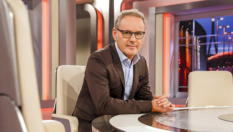 Reinhold Beckmann in seinem Talkshow-Studio Reinhold Beckmann in seinem Talkshow-Studio