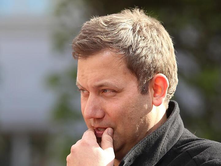 Lars Klingbeil, Generalsekretär der SPD, hat den Fortbestand der großen Koalition vom Verhalten der Union bei anstehenden Entscheidungen abhängig gemacht.