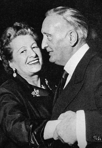 Eine Liebe gegen alle Widerstände lebten Hans Albers und Hansi Burg (Bild rechts), die wegen ihrer jüdischen Herkunft vor den Nazis nach England fliehen musste. Eine Liebe gegen alle Widerstände lebten Hans Albers und Hansi Burg (Bild rechts), die wegen ihrer jüdischen Herkunft vor den Nazis nach England fliehen musste.
