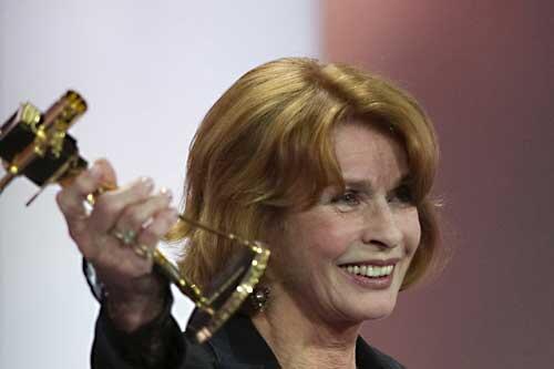 Senta Berger mit der Goldenen Kamera