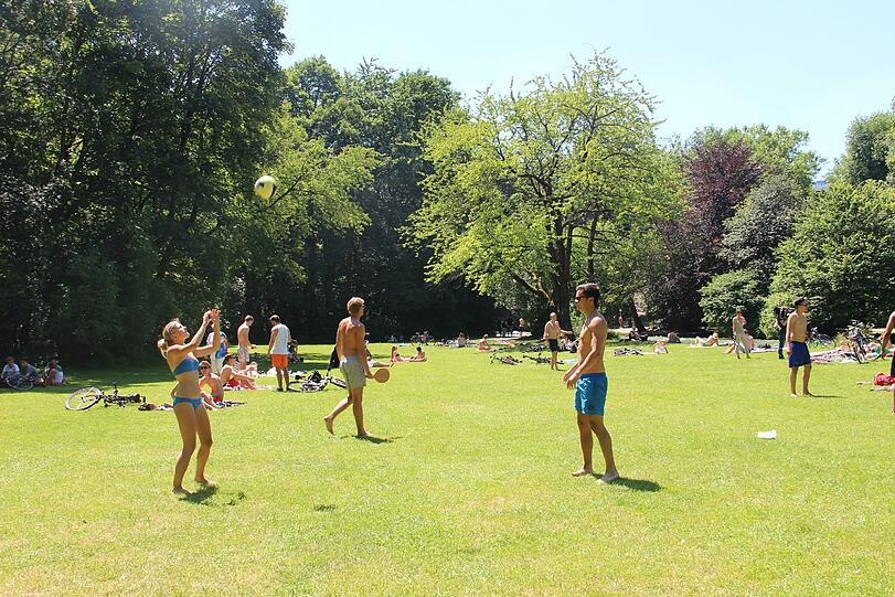 Mehr als 30 Grad in der Stadt: Die Münchner genießen den Sommer.