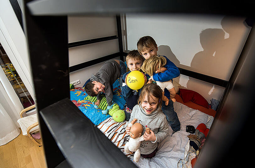 Auf Grund von Platzmangel wird auch das Bett zur Spielzone.