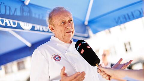 Heute wird's ernst: Alfons Schuhbeck, Gastwirt und Sternekoch muss sich im Justizpalast dem Vorwurf der Steuerhinterziehung stellen. Das Foto zeigt ihn am Rande eines Pressetermins zur Beantragung des "Bierlandes Bayern" als immaterielle Unesco-Weltkulturerbe.