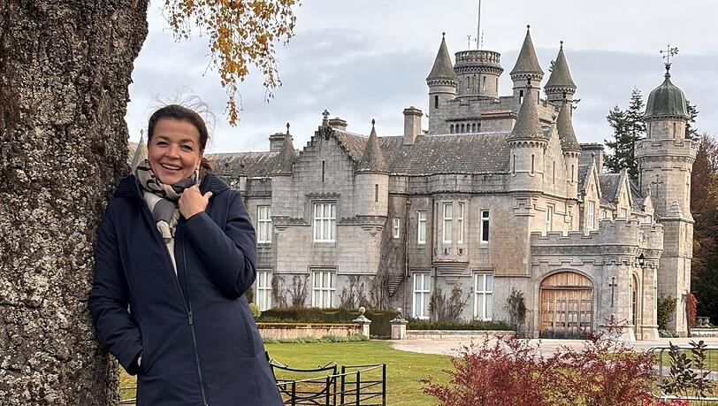Königshausexpertin Julia Melchior in Balmoral, der Sommerresidenz der britischen Royals in Schottland. Königshausexpertin Julia Melchior in Balmoral, der Sommerresidenz der britischen Royals in Schottland.