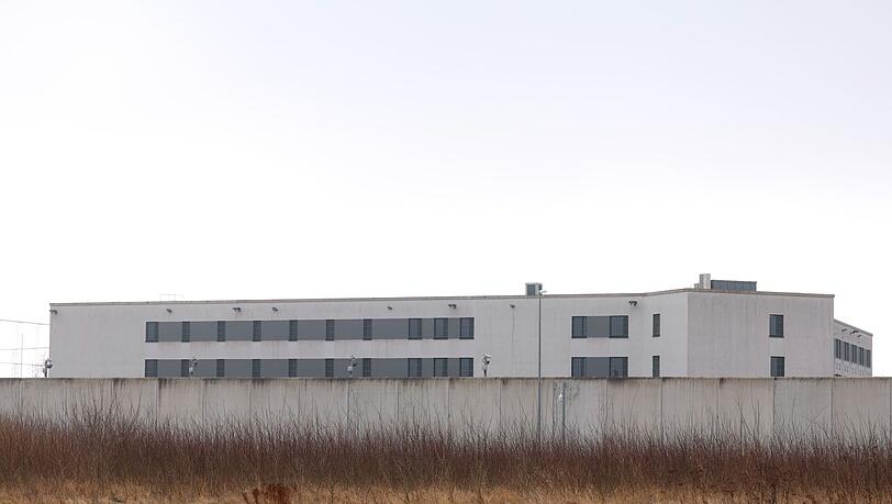 In der JVA Augsburg-Gablingen sollen Gefangene misshandelt worden sein (Archivbild). In der JVA Augsburg-Gablingen sollen Gefangene misshandelt worden sein (Archivbild).