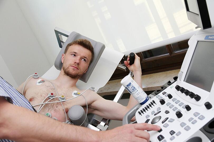 Kabel dran und los geht's: Die Löwen beim Herzcheck. Die Bilder