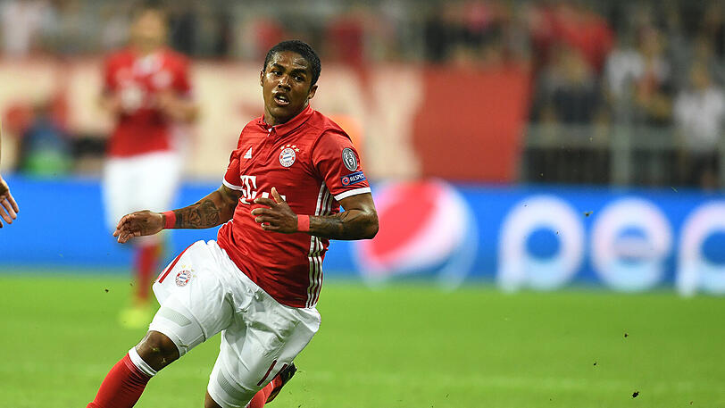 Verlässt Douglas Costa den FC Bayern nach zwei Spielzeiten? Vieles deutet darauf hin.