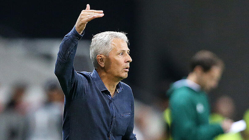 Lucien Favre (OGC Nizza): Der Schweizer steht noch bis 2019 in Frankreich unter Vertrag, verfügt aber angeblich für den Falle eines Sommerwechsels über eine drei bis fünf Millionen Euro schwere Ablöseklausel. Der 60-Jährige ist auch bei Borussia Dortmund ein Thema. Dort hat Peter Stöger wie Heynckes in München nur bis zum Saisonende einen Vertrag. Lucien Favre (OGC Nizza): Der Schweizer steht noch bis 2019 in Frankreich unter Vertrag, verfügt aber angeblich für den Falle eines Sommerwechsels über eine drei bis fünf Millionen Euro schwere Ablöseklausel. Der 60-Jährige ist auch bei Borussia Dortmund ein Thema. Dort hat Peter Stöger wie Heynckes in München nur bis zum Saisonende einen Vertrag.