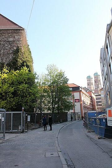 Der Hochbunker in der Hotterstraße: Die Lage ist zentral und dennoch ruhig. Bis es drinnen aber wohnlich aussieht, muss sicher einiges investiert werden.