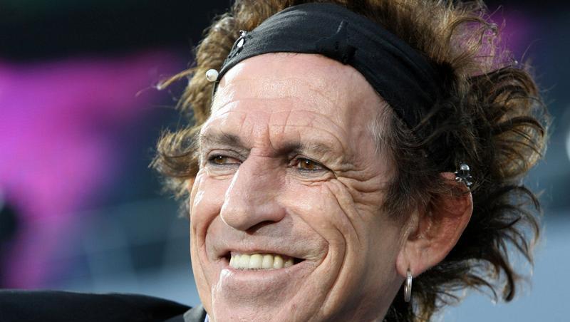 Keith Richards hält eine Menge von Amy Winehouse. Keith Richards hält eine Menge von Amy Winehouse.