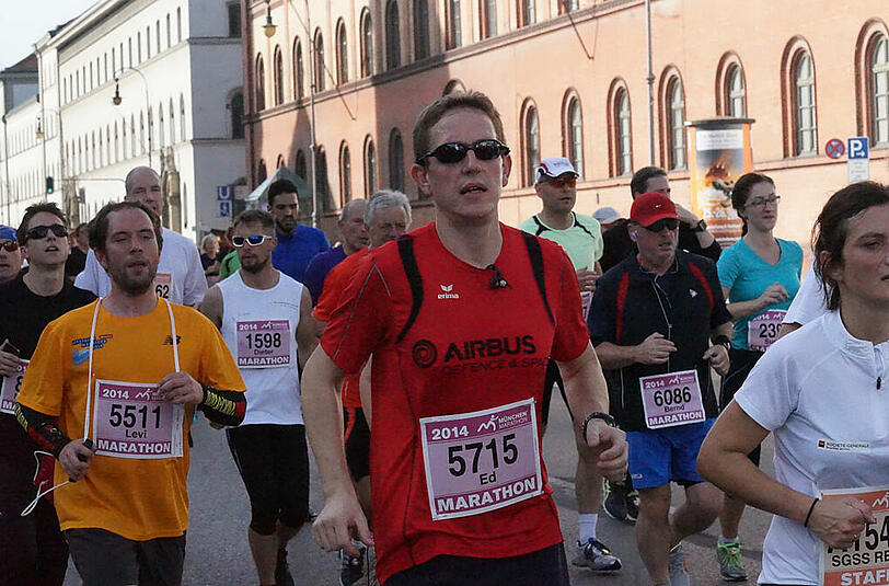 Rund 20.000 Teilnehmer waren am Sonntag beim München Marathon auf den Beinen. Die Bilder vom Marathon und Staffel-Lauf.