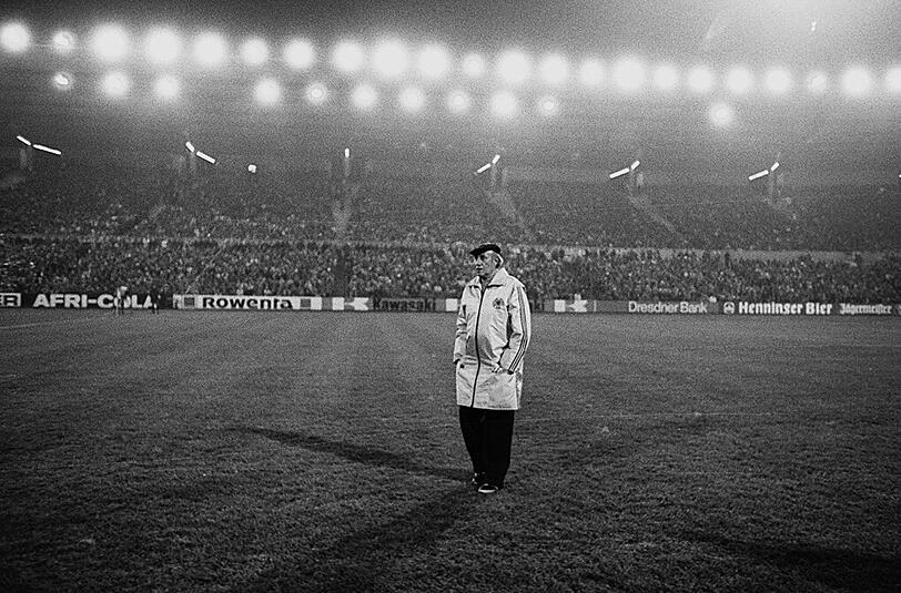 12.11.1980: Helmut Schön beim Abschiedsspiel für Jürgen Grabowski.